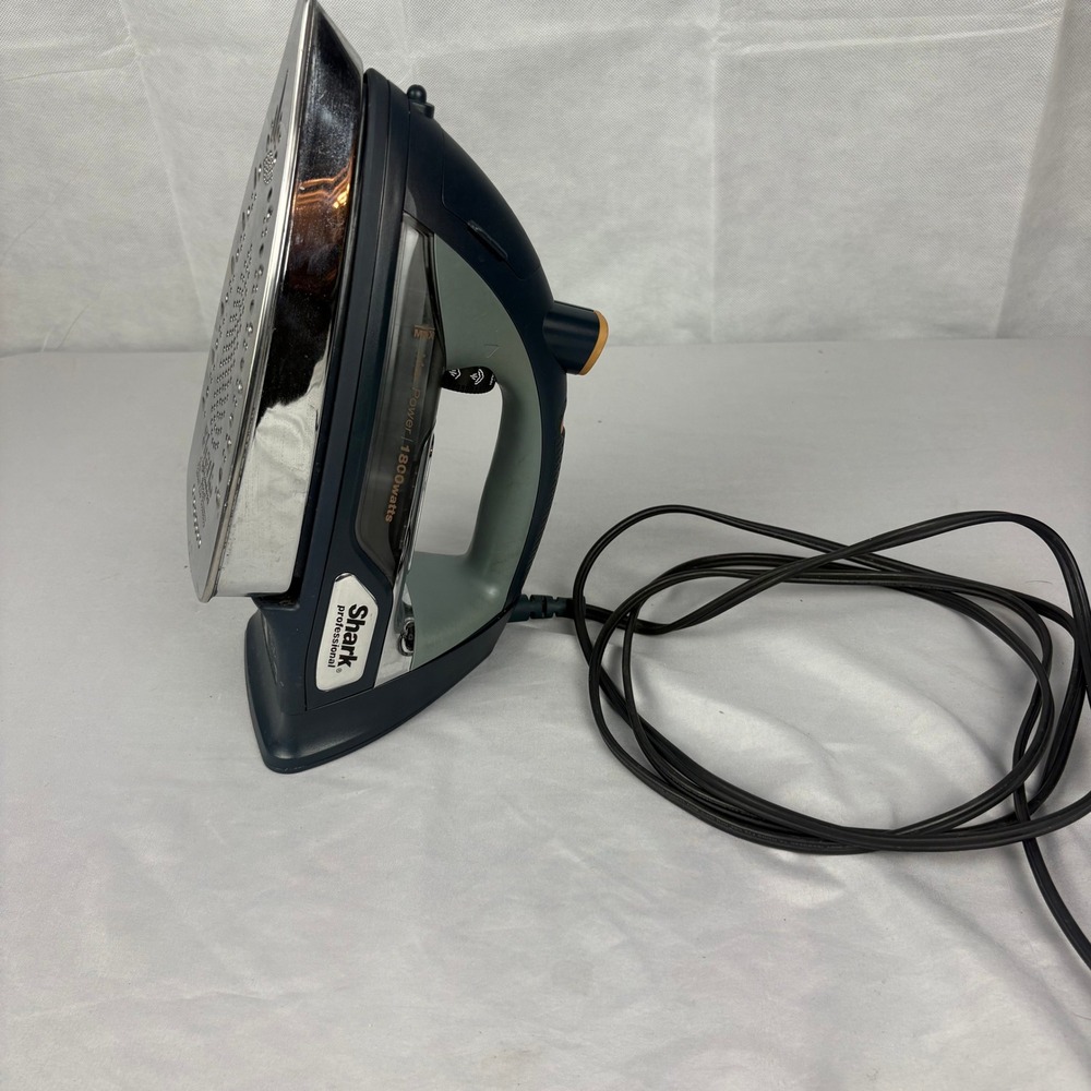 Shark Professional Steam Iron 1800W Stainless Steel Soleplate GI405 Blue Grey